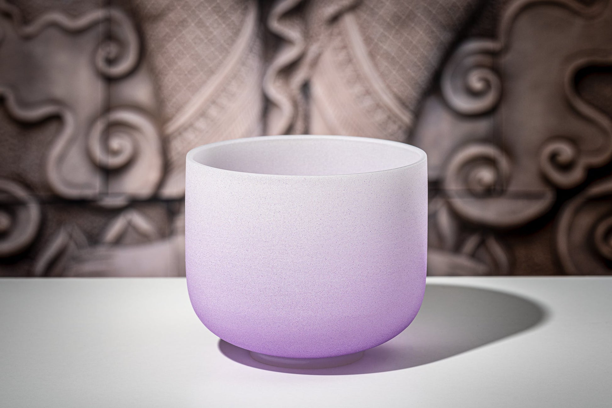 chakra-color-crystal-singing-bowl-crown-chakra-purple-gradient-frosted-quartz-close-up-supplier
