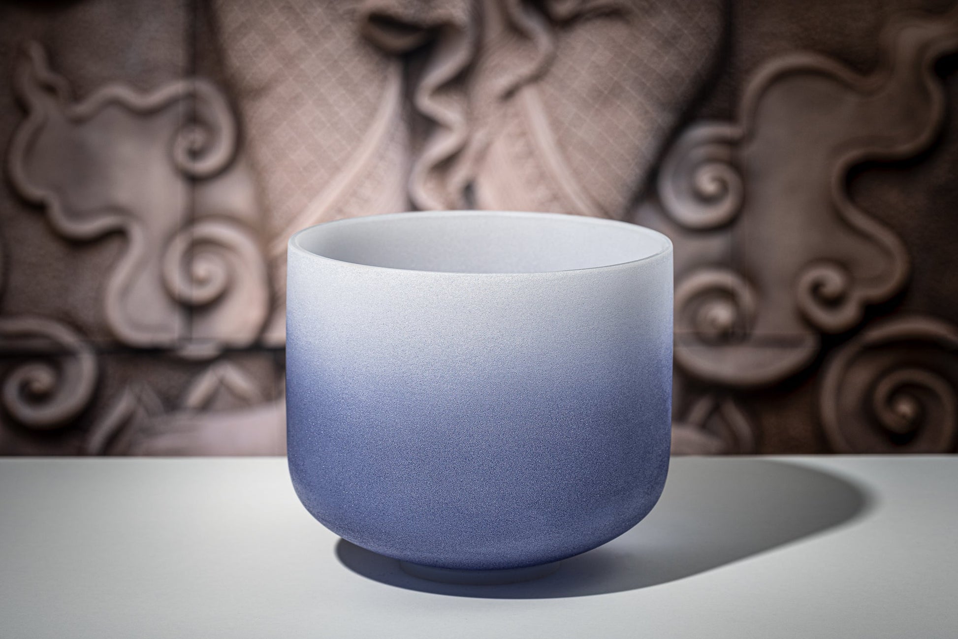 chakra-color-crystal-singing-bowl-third-eye-chakra-indigo-gradient-frosted-quartz-close-up-supplier
