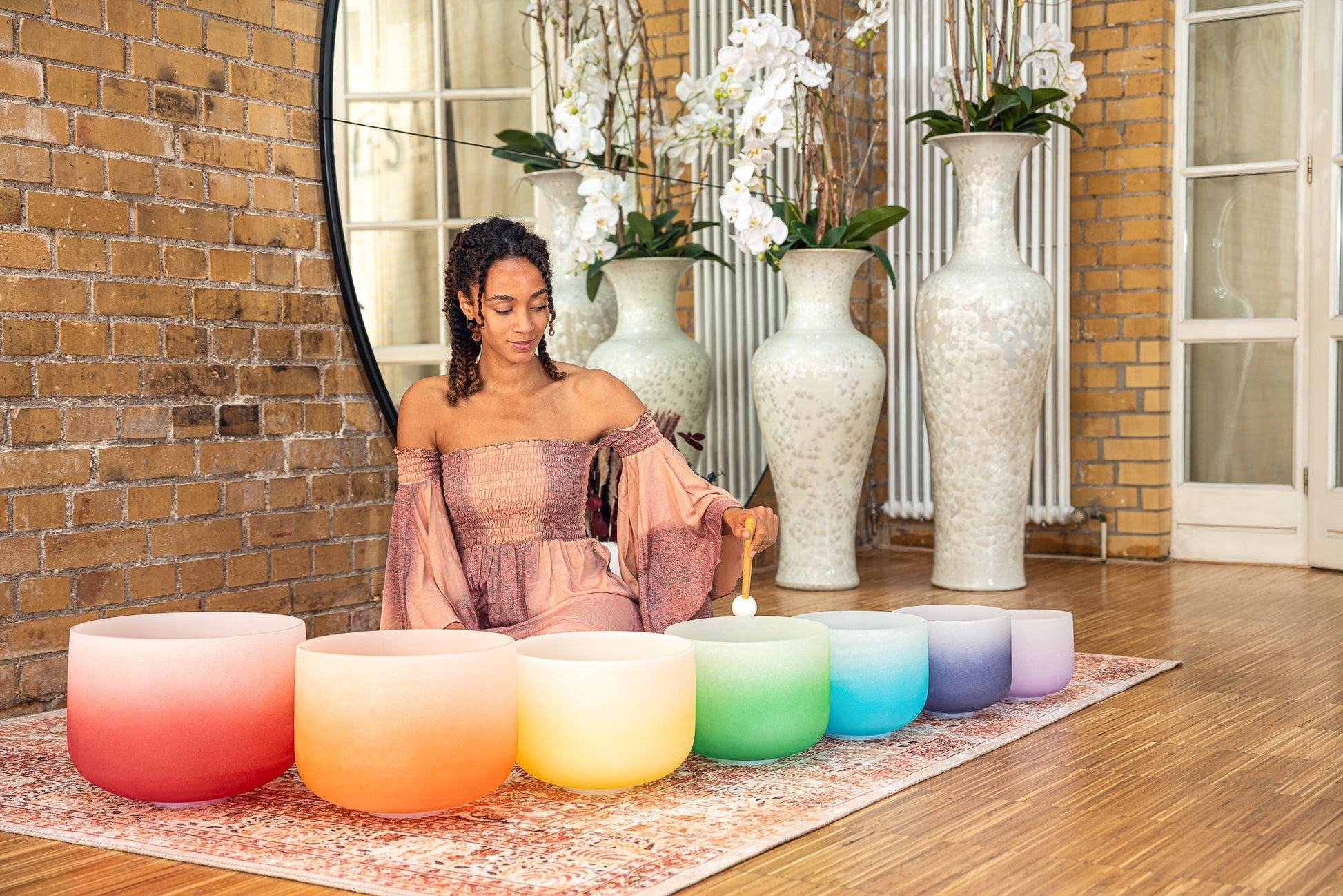 chakra-color-crystal-singing-bowls-set-7pc-8in-14in-440hz-gradient-quartz-lifestyle-studio-brick-supplier

